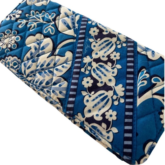 Vera Bradley Trifold Wallet Blue Floral Pattern Retired Mod Floral Blue Quilted - Picture 7 of 9
